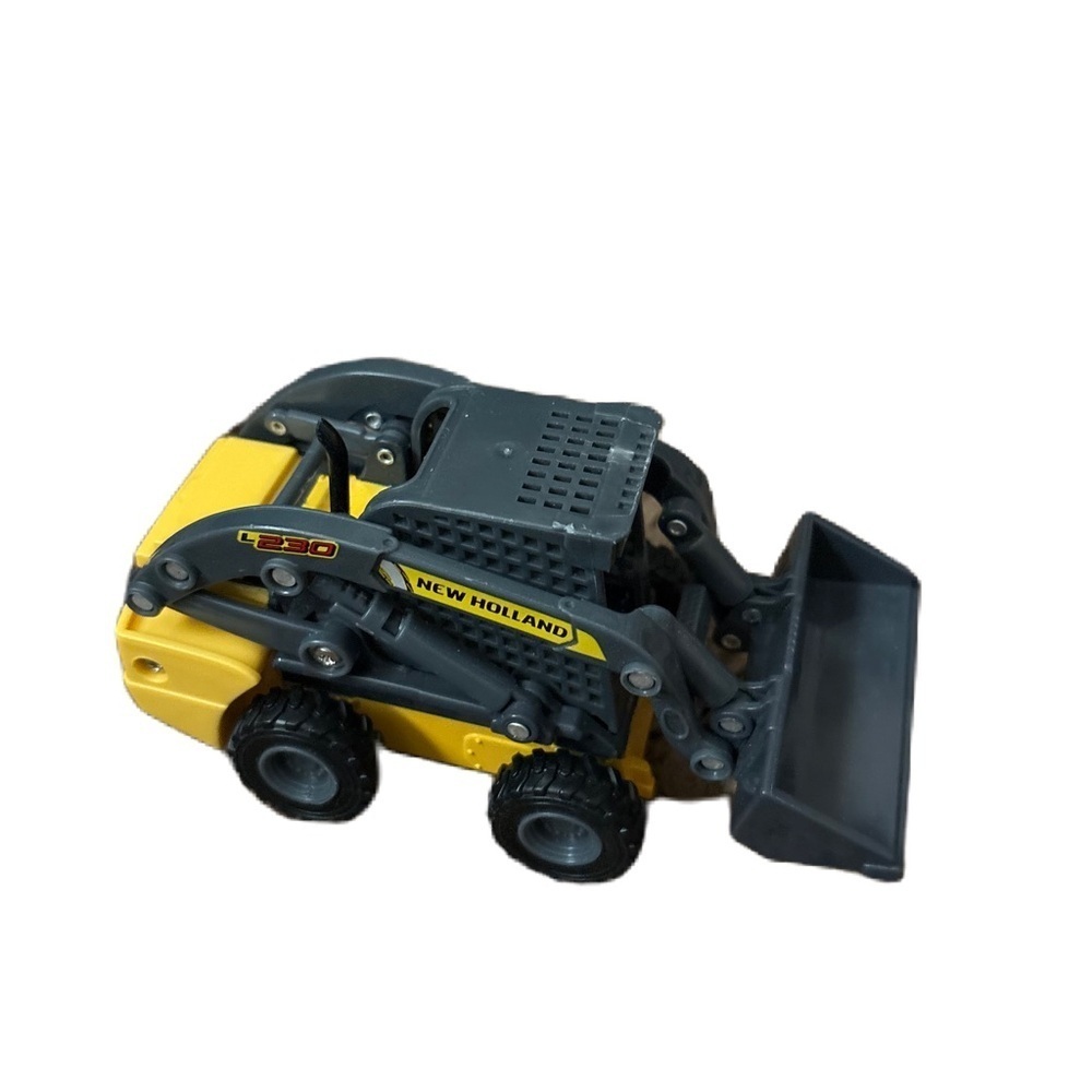 ERTL New Holland L230 Skid Steer Toy - 1:32 Scale Front Bucket